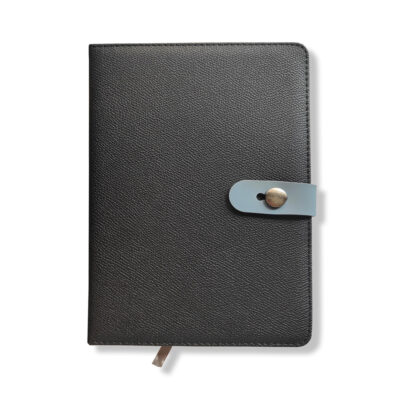 Caderneta A5 Pautada Preta com Fecho Fina Ideia 14,5x21cm 100 folhas 100g/m²