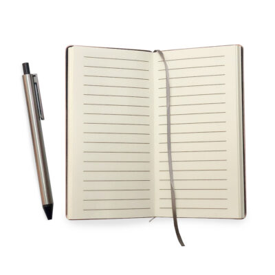 Alternative view of Caderneta A6 Pautada Salmão com Caneta Fina Ideia 9x14,8cm 80 folhas 100g/m²